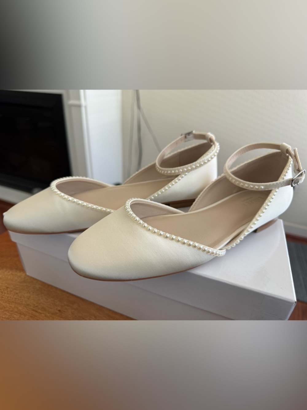 Kailee P. Gloria Ivory Satin Bridal Round Toe Flat with Mini Pearls Size 7